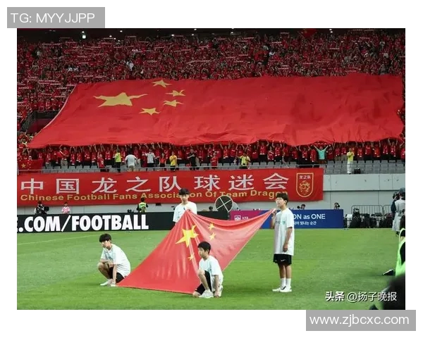 塞尔吉尼奥首次亮相国足训练场身披54号与队友亲切互动